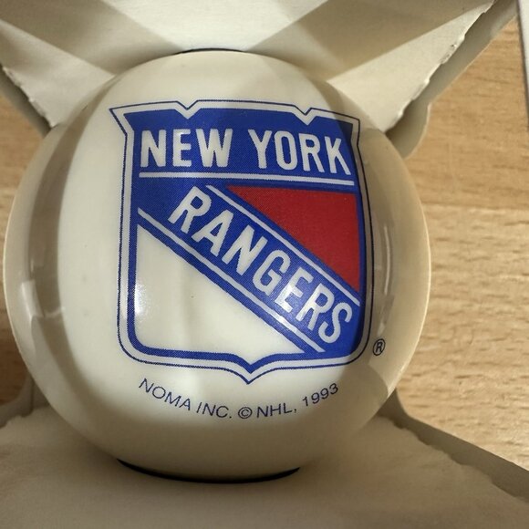 Vintage Noma Collectables - New York Rangers 1993 Christmas Ornament Canada - Picture 3 of 4